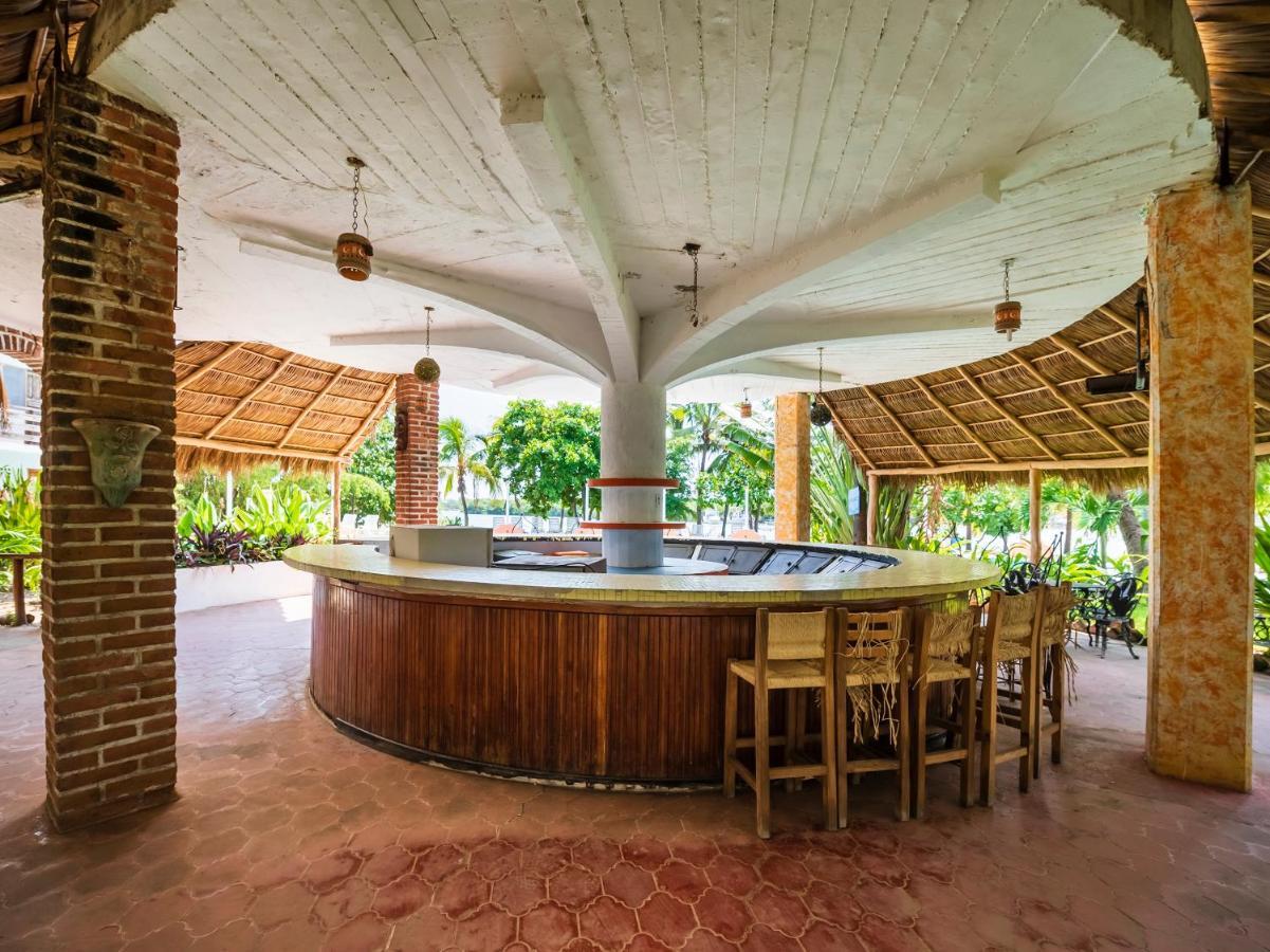 Oyo Hotel Sands Barra de Navidad Εξωτερικό φωτογραφία