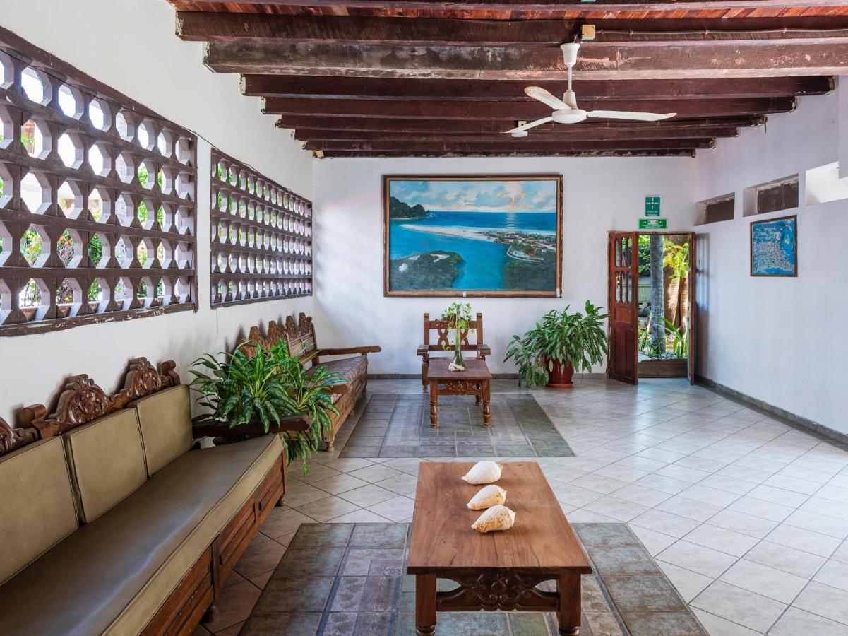 Oyo Hotel Sands Barra de Navidad Εξωτερικό φωτογραφία