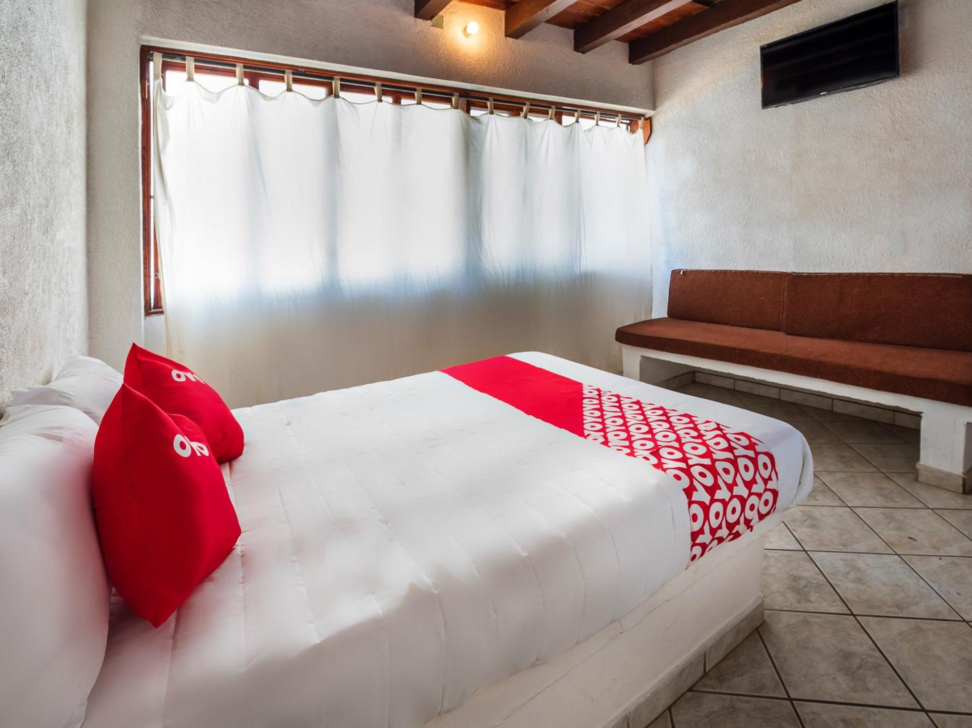 Oyo Hotel Sands Barra de Navidad Εξωτερικό φωτογραφία