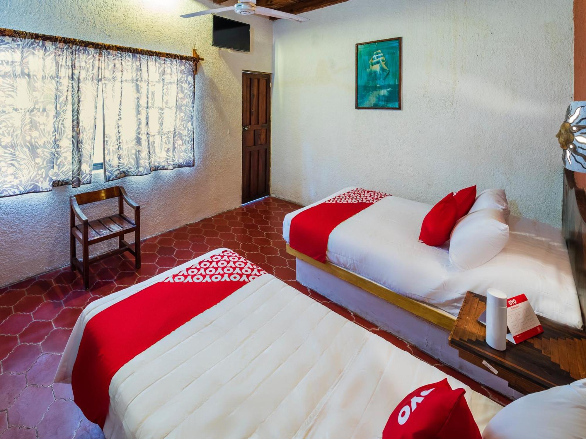 Oyo Hotel Sands Barra de Navidad Εξωτερικό φωτογραφία
