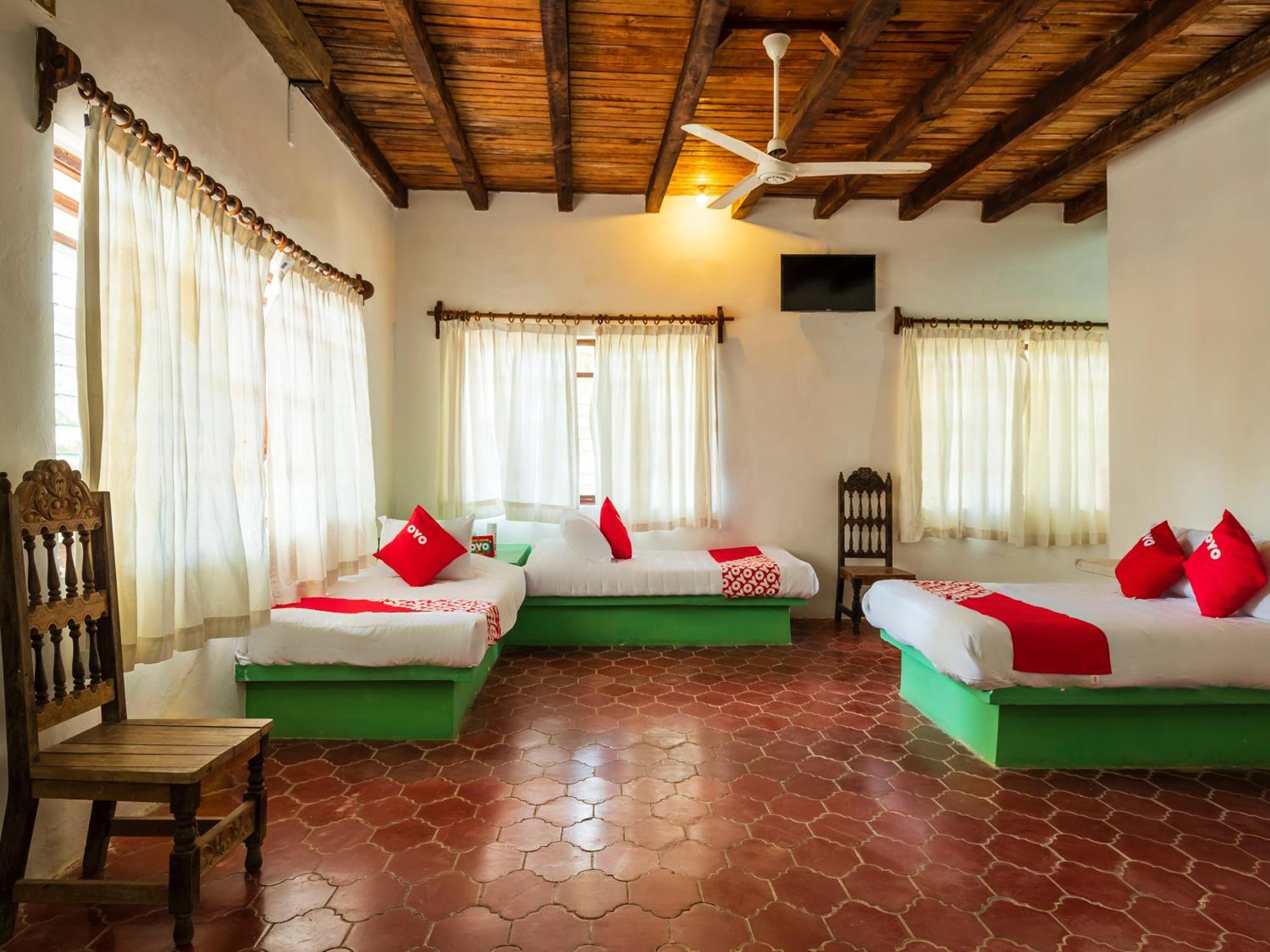Oyo Hotel Sands Barra de Navidad Εξωτερικό φωτογραφία