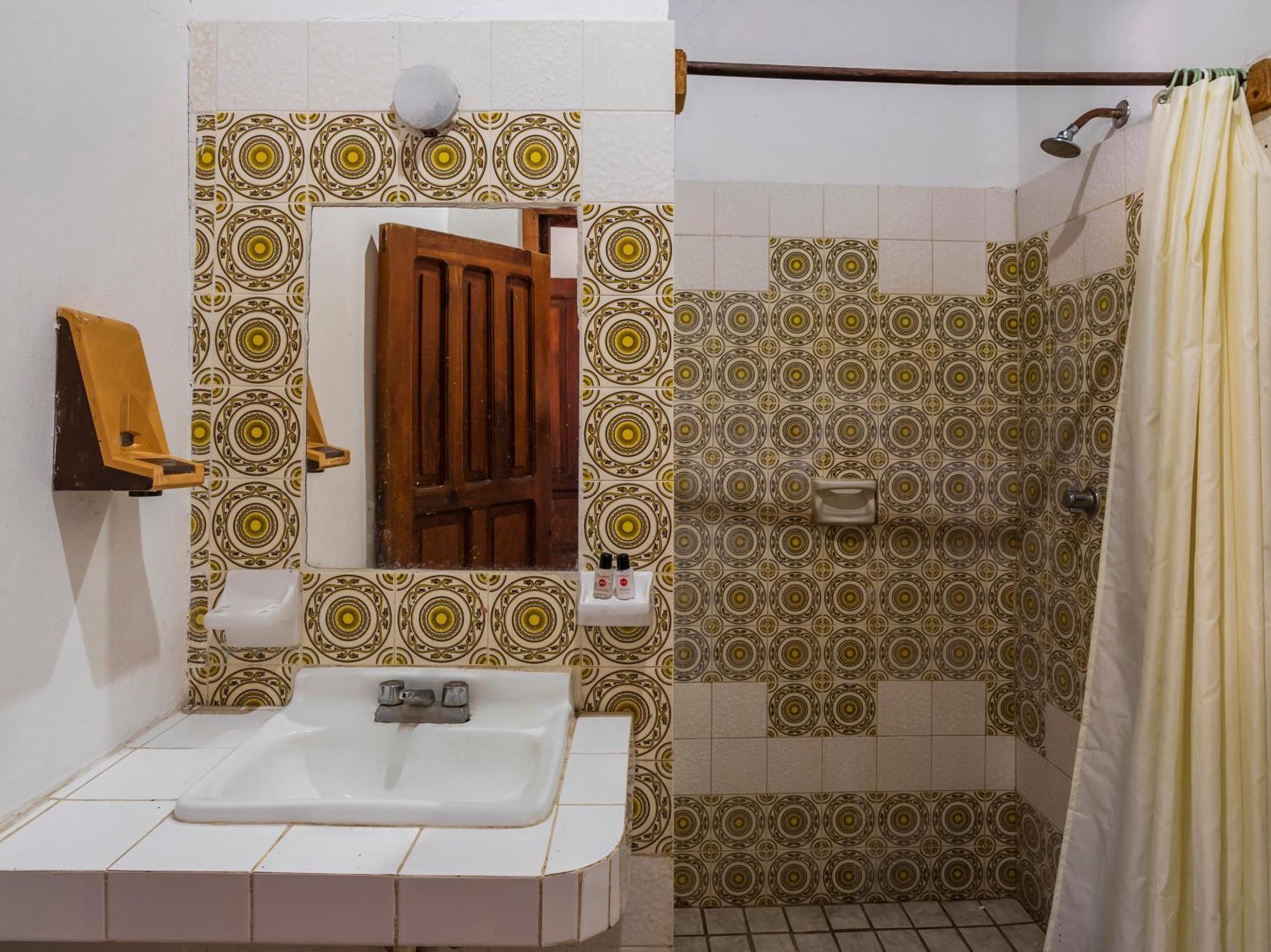 Oyo Hotel Sands Barra de Navidad Εξωτερικό φωτογραφία